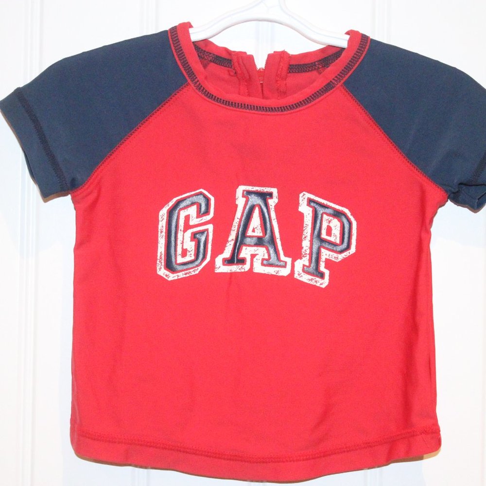 4/$20 π· Gap Swim Rash Guard Size 6-12m - Picture 2 of 2